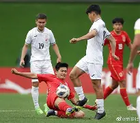 国足备战期望浓重,球员持续训练为比赛做准备(国足备战12强赛最新消息) 国足备战期望浓重,球员持续训练为比赛做准备(国足备战12强赛最新消息)